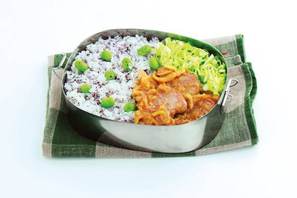 お弁当は午後の練習の活力源！　たっぷりご飯と豚肉が主役の「パワーチャージ弁当」