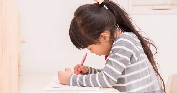 学力を伸ばすコツは男女で違う！　子どもの性別で見る学習傾向と、勉強法のひと工夫