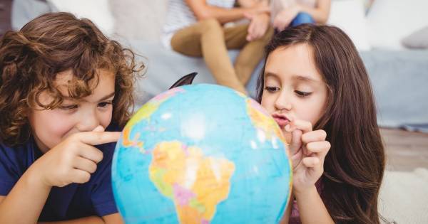 賢い子の家に必ず「辞書」「地球儀」「地図」「図鑑」がある理由【7つの効果的な活用方法】