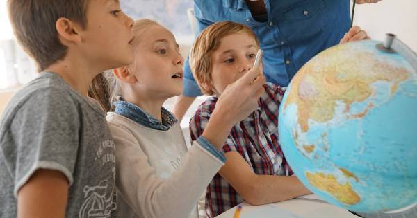 賢い子の家に必ず「辞書」「地球儀」「地図」「図鑑」がある理由【7つの効果的な活用方法】