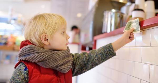 「7歳の時の金銭感覚」は一生続く！？　マネー教育にお小遣い帳が必須なワケ