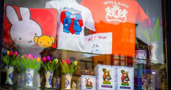 “ミッフィー” 生みの親、ディック・ブルーナの世界。子どもたちに希望をあたえる「うさこちゃん」絵本