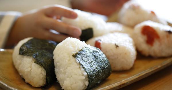 初めての料理やお弁当作りに、ぜひ「おにぎり」を。「親子で作るおにぎり」がもたらす“学び”