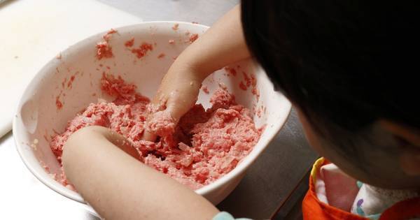 初めての料理やお弁当作りに、ぜひ「おにぎり」を。「親子で作るおにぎり」がもたらす“学び”