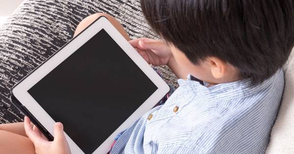 小さな子どもが喜ぶ「デジタル絵本」に、実は“学びの効果”は期待できない