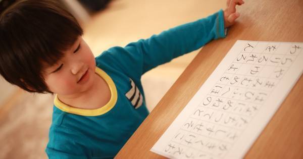 言葉を次々調べたくなるマル秘アイテム。どんどん辞書を引いて、国語辞典を使いこなそう