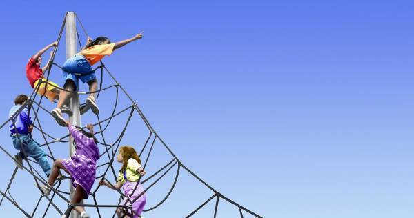 公園遊びは “12” の運動能力がアップする！　「自由」「午後3時～5時」がカギ