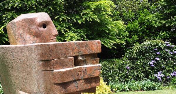 五感が解放される、緑豊かな「クレマチスの丘」は “子どもと美術が出会う場所”