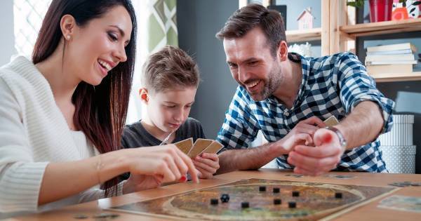 子どもに新たな読書体験、物語作り体験を！　お話を作って遊べるボードゲーム3選。