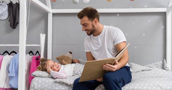 想像力を高めるには「棒読み」が有効！？　読み聞かせの新常識とは