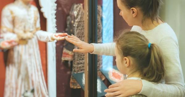 親子で絵を語ろう！　おうちで楽しめる「対話型鑑賞」のやり方とアート素材の入手方法5選