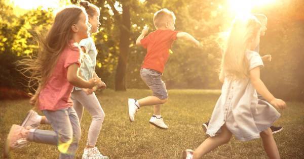 「店員さんに叱られるよ！」はNG。「子どもを伸ばす我慢」と「ダメにする我慢」