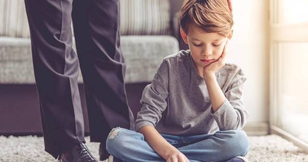 「店員さんに叱られるよ！」はNG。「子どもを伸ばす我慢」と「ダメにする我慢」