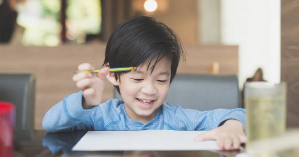 読書感想文の書き方【小学生向け】を徹底解説。夏休みの宿題がうまくいく、低学年親のサポート術