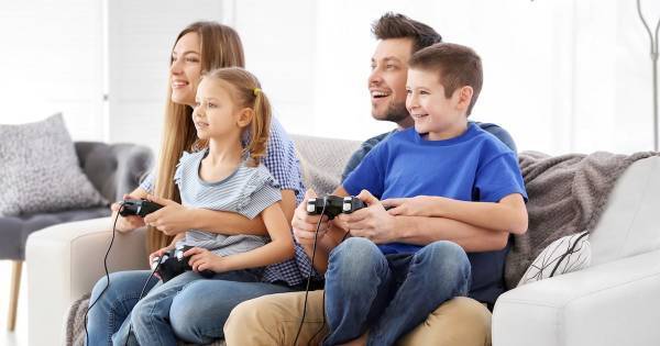 反射神経・戦略性・先読み力を必要とする「eスポーツ」。賢い子がハマる理由とは？