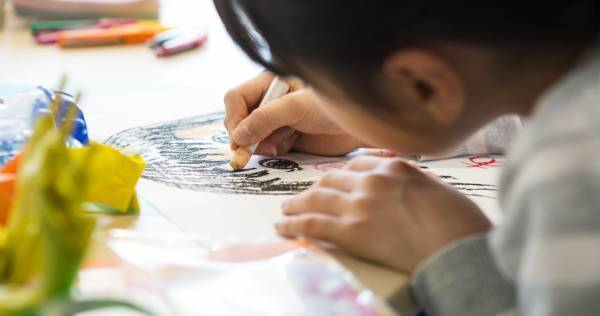 創作意欲と感性が溢れ出す！　絵が嫌いな子でも楽しく描ける夏休みポスター