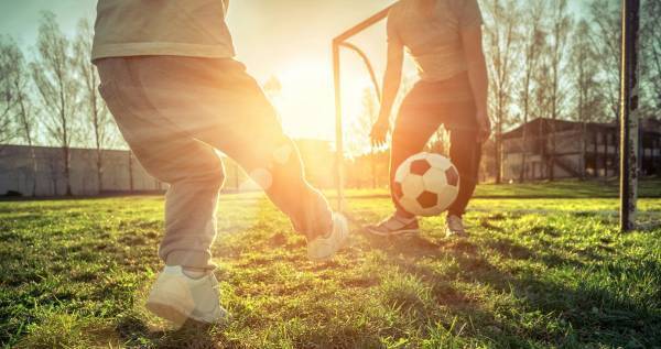 どんな運動も“細かく分解”できる。子どもの運動能力を高めるために親ができること