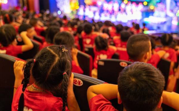 ミュージカル『アニー』の演技はなぜ変わったのか？　子どもの自主性を伸ばす教育――