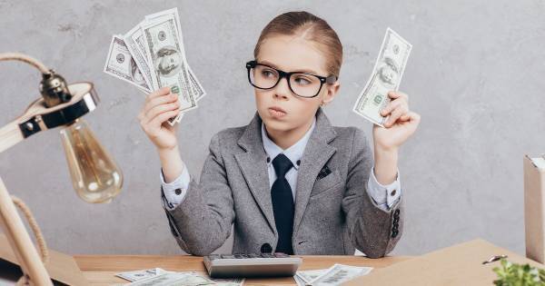 将来会社に飼い慣らされる！？　子どもに「毎月お小遣いをあげる」のはリスクだらけだった