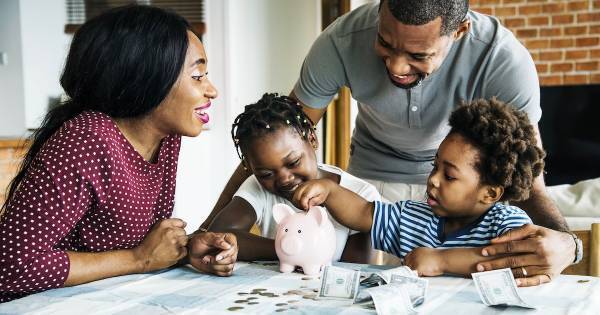 将来会社に飼い慣らされる！？　子どもに「毎月お小遣いをあげる」のはリスクだらけだった