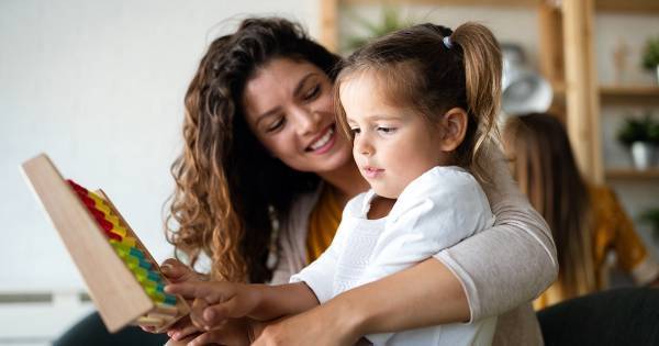 意外とやってる過干渉。育児中の “あるある” が、子どもの自信も意欲も主体性も奪っていた！