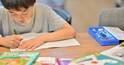 国語辞典、30cm定規、鉛筆削り、九九の表……子どもの勉強道具はどこに置くのが正解か？