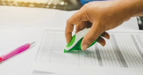 国語辞典、30cm定規、鉛筆削り、九九の表……子どもの勉強道具はどこに置くのが正解か？