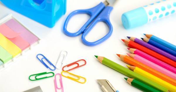 国語辞典、30cm定規、鉛筆削り、九九の表……子どもの勉強道具はどこに置くのが正解か？