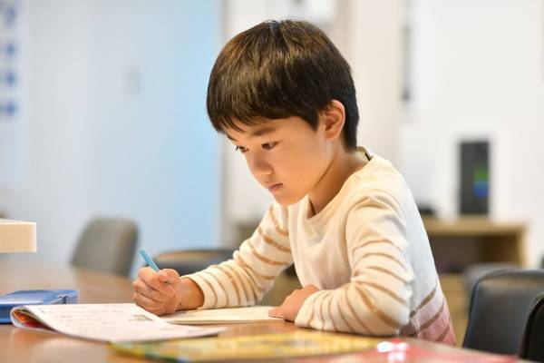 非認知能力のなかで最重要なのは「○○心」。実は、日本の子どもは学びへの興味が低い！？