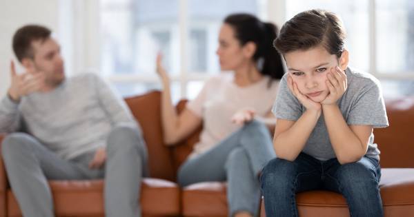 「子どもの嘘」の原因は「親の嘘」かも。子どもが親を信用しなくなる怖い嘘