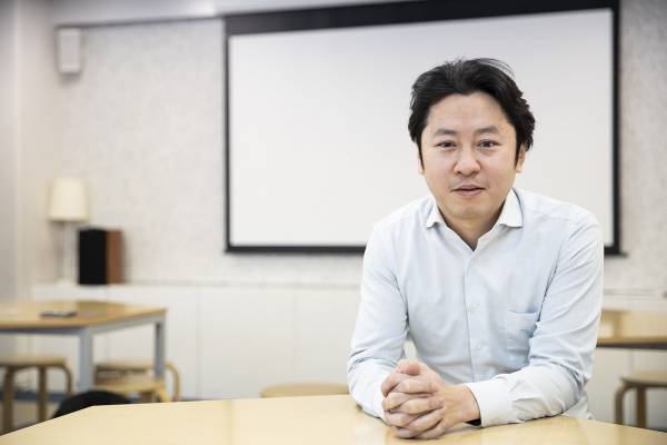 「勉強嫌い」は親の価値観が古いせいかも。寝転がってお菓子を食べながらでもいいんです