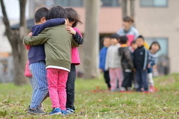 困難に立ち向かえる自信のある子の育て方。何より大切なのは親子間の「アタッチメント」