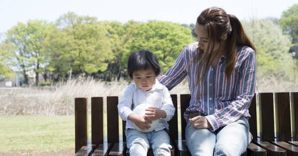 繰り返す、言い換える、気持ちを汲む。親の「能動的な聞き方」が、子どもを問題解決に向かわせる