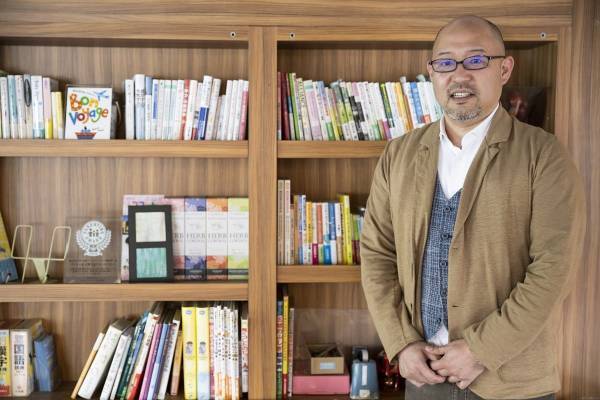 子育てでは“ほめないこと”が大切なわけ。アドラー流・子どもを「ほめずに勇気づける」方法