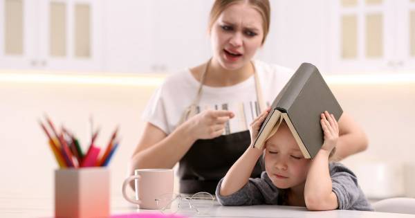 “過度な期待” が子どもの自己肯定感を下げる。親の理想を押しつけるのは危険です