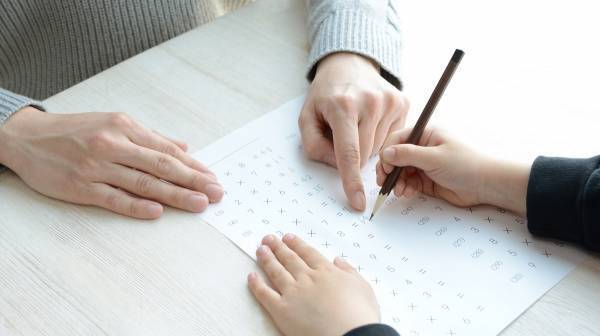 教育虐待をする親の7つの特徴【チェックシートあり】～子どもの幸せ望んでますか？～