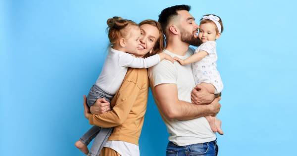 母親は「約7年6ヶ月」、父親は「約3年4ヶ月」。わが子と〇〇する時間の短さに涙が出そうーー