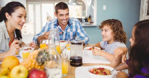 母親は「約7年6ヶ月」、父親は「約3年4ヶ月」。わが子と〇〇する時間の短さに涙が出そうーー