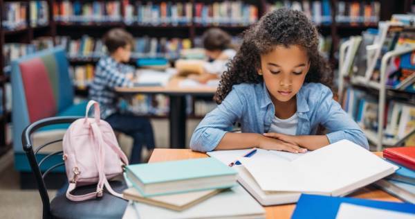 “読書好きなのに国語が苦手” なのは「物語ばかり読んでいる」から。論理力を鍛えるなら〇〇を読むべき