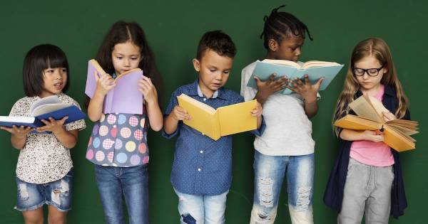 “読書好きなのに国語が苦手” なのは「物語ばかり読んでいる」から。論理力を鍛えるなら〇〇を読むべき