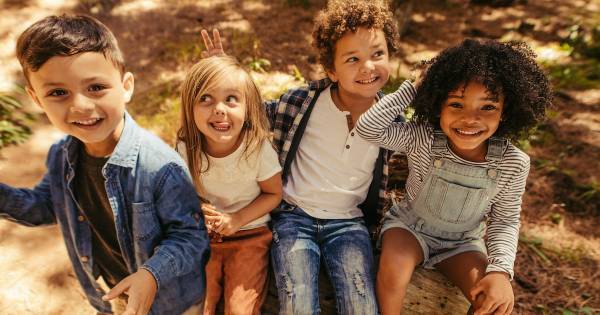 友だちに依存しやすい子は、親が過干渉。お子さんは「ひとりでいる力」をもっていますか？