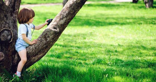 友だちに依存しやすい子は、親が過干渉。お子さんは「ひとりでいる力」をもっていますか？