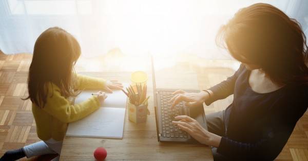 友だちに依存しやすい子は、親が過干渉。お子さんは「ひとりでいる力」をもっていますか？