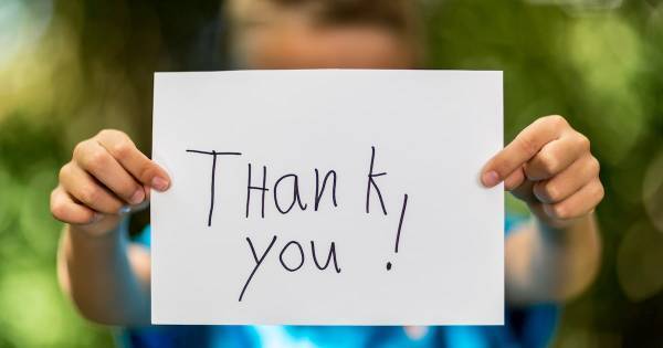 「ありがとう！」で子どもの自己肯定感が上がるワケ。幸福度が高い人は “感謝の心” をもっている