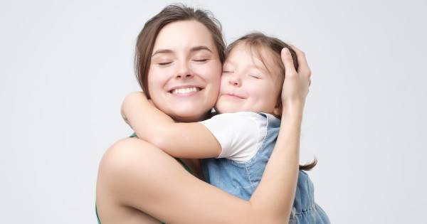 子どもの心を豊かに育むスキンシップ。皮膚は「露出した脳」だった――