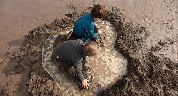“10歳までに” 思いきり遊んでない人間は将来伸びない！　活躍できる子の遊び方