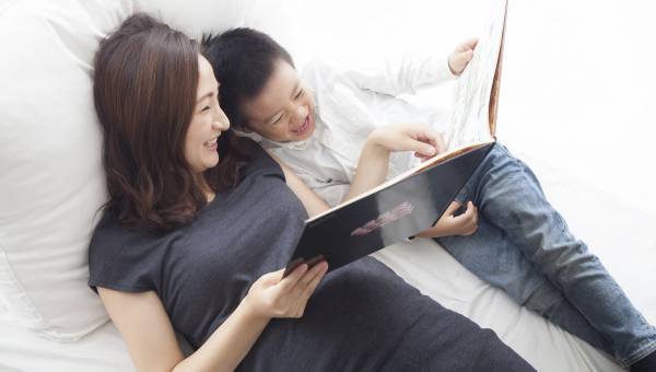 寝る前はNG！？　絵本の読み聞かせで “やらないほうがいい” 6つのこと