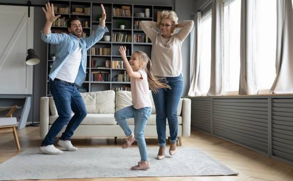 寝る前に3つ聞くだけ！　1週間で子どもの自己肯定感が上がる “幸福習慣”