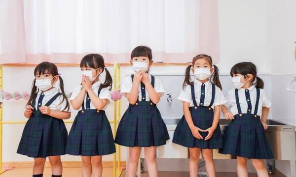 「ごめんね」が聞こえず、ケンカに発展。マスク生活は子どもの「脳の発達」を遅らせる！？