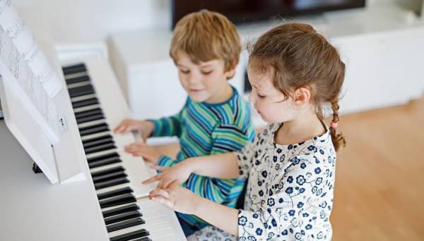 【発達黄金期に脳を刺激する7つの方法】好奇心が伸びるのは3歳～、「心の脳」の発達ピークは10歳～。